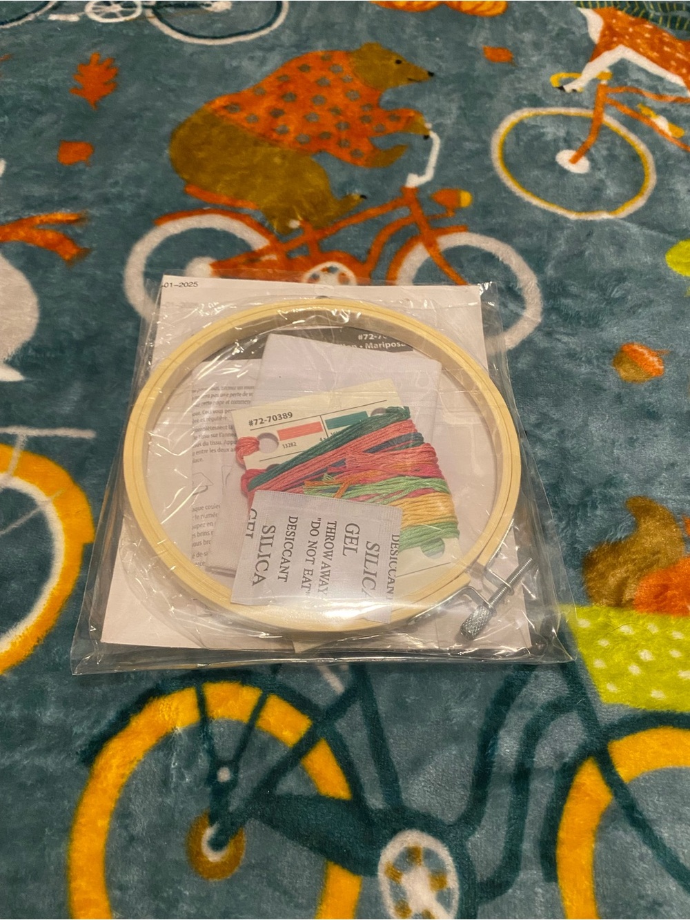 Butterfly Embroidery Craft Kit Hoop/Pattern/Thread/Needle Opened - Picture 2 of 2